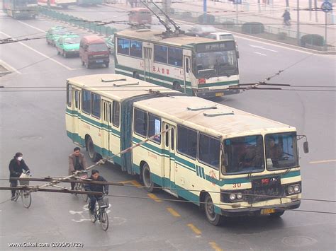 武昌到南縣汽車多久?談論長途旅行中的時間感知與交通方式選擇